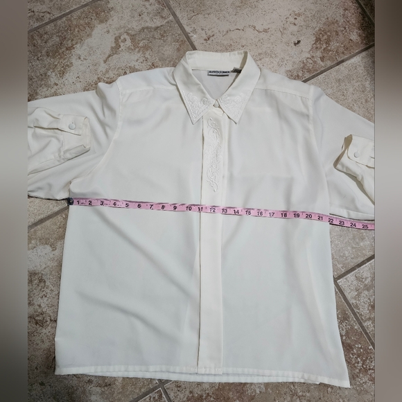 Vintage 80s Alfred Dunner 16 White Blouse Embroidered Collar Hidden Button Front - Picture 6 of 8